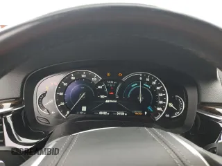 2019 BMW 5 Series 530e xDrive with VIN WBAJB1C56KB375312, listed as a Copart auction lot 52709125 with 63,422 mi miles and Salvage title. Bid and sale history available at DreamBid. Image 9.