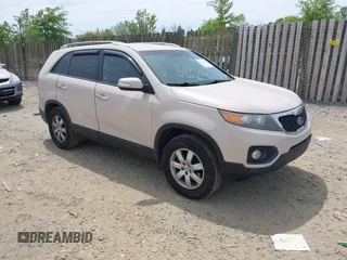 2011 Kia Sorento LX with VIN 5XYKT3A18BG125401, listed as a IAAI auction lot 42123824 with 284,660 mi miles. Bid and sale history available at carsss.com. Image 1.