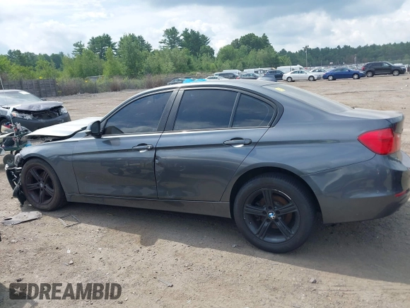 2015 BMW 3 Series 328i xDrive с VIN WBA3B5G53FNS20635, выставлен на аукционе IAAI как лот 42744509 с пробегом Не указан миль и . История ставок и продаж доступна на DreamBid. Изображение 14.