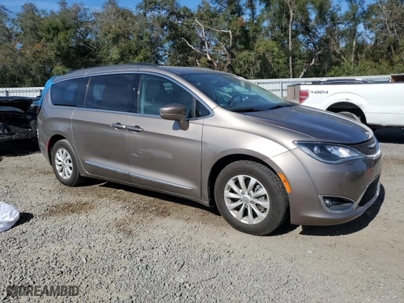 2017 Chrysler Pacifica Touring-L with VIN 2C4RC1BG6HR613854, listed as a Copart auction lot 84340444 with 129,587 mi miles and Salvage Title. Bid and sale history available at carsss.com. Image 4.