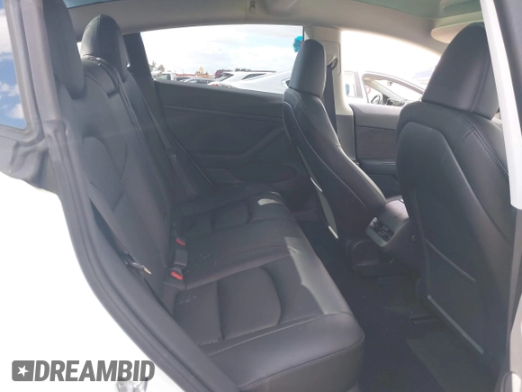 2023 Tesla Model 3 z VIN 5YJ3E1EA6PF488405, wystawiony jako IAAI lot #41570896 z przebiegiem 26 631 mil mil oraz . Historia ofert i sprzedaży dostępna na DreamBid. Obrazek 8.