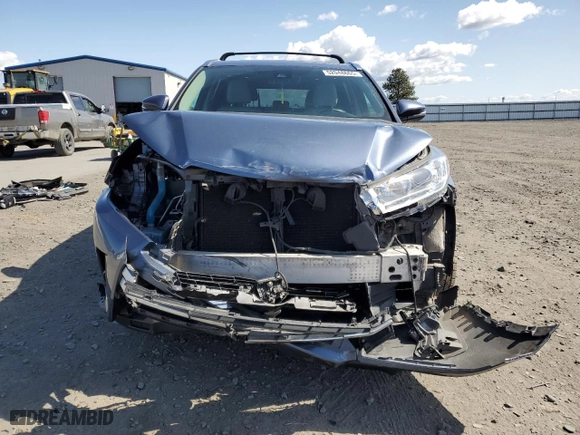 2017 Toyota Highlander XLE with VIN 5TDJZRFH4HS460704, listed as a Copart auction lot 52048665 with 46,214 mi miles and Salvage Title. Bid and sale history available at carsss.com. Image 5.