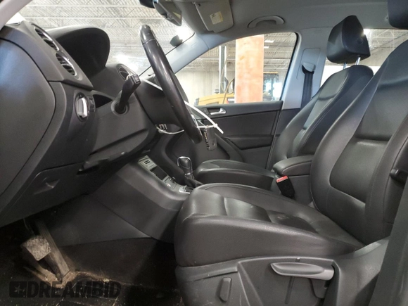2016 Volkswagen Tiguan SE with VIN WVGBV7AX4GW607732, listed as a Copart auction lot 49350585 with 135,051 mi miles and Salvage Title. Bid and sale history available at DreamBid. Image 7.
