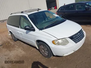 2005 Chrysler Town & Country Limited with VIN 2C4GP64L75R429831, listed as a IAAI auction lot 42090763 with Not Provided miles. Bid and sale history available at carsss.com. Image 1.