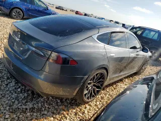 2013 Tesla Model S z VIN 5YJSA1AG1DFP08708, wystawiony jako Copart lot #58403985 z przebiegiem 120 809 mil mil oraz Szkoda całkowita • Salvage title. Historia ofert i sprzedaży dostępna na DreamBid. Obrazek 3.