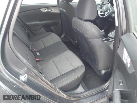 2024 Kia Forte LXS z VIN 3KPF24AD8RE754569, wystawiony jako IAAI lot #42220973 z przebiegiem 36 854 mil mil oraz . Historia ofert i sprzedaży dostępna na DreamBid. Obrazek 8.