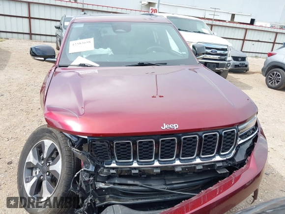2024 Jeep Grand Cherokee z VIN 1C4RJYB67RC135573, wystawiony jako IAAI lot #42583658 z przebiegiem 21 552 mil mil oraz . Historia ofert i sprzedaży dostępna na DreamBid. Obrazek 13.