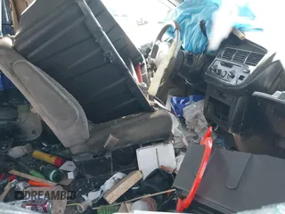 2000 Toyota Sienna LE z VIN 4T3ZF13C5YU248821, wystawiony jako IAAI lot #41782865 z przebiegiem Nie podano mil oraz . Historia ofert i sprzedaży dostępna na DreamBid. Obrazek 5.