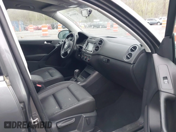 2013 Volkswagen Tiguan SE with VIN WVGAV7AX9DW547633, listed as a IAAI auction lot 42009704 with 51,826 mi miles and . Bid and sale history available at DreamBid. Image 5.