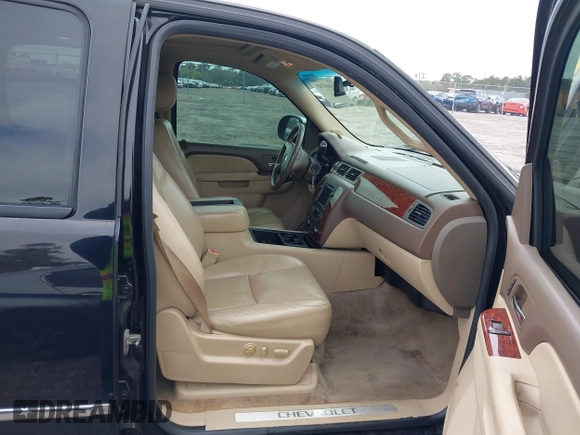 2010 Chevrolet Suburban LTZ with VIN 1GNUCKE02AR220449, listed as a IAAI auction lot 41665749 with 264,447 mi miles and . Bid and sale history available at DreamBid. Image 5.