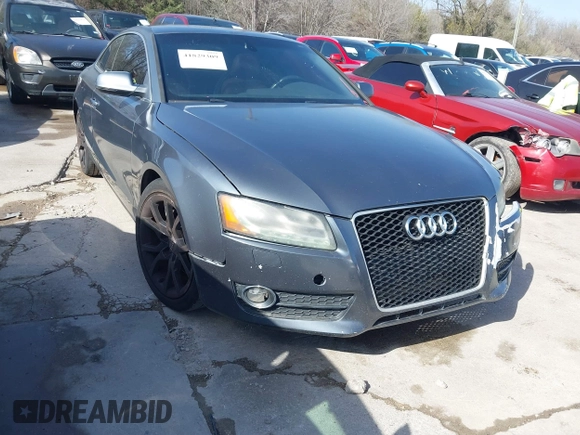 2012 Audi A5 Premium Plus z VIN WAULFAFR2CA003887, wystawiony jako IAAI lot #41829309 z przebiegiem 120 489 mil mil oraz . Historia ofert i sprzedaży dostępna na DreamBid. Obrazek 1.