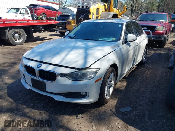 2014 BMW 3 Series 328i xDrive with VIN WBA3B3C55EJ979836, listed as a IAAI auction lot 41886624 with 140,684 mi miles. Bid and sale history available at carsss.com. Image 17.