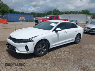 2023 Kia K5 LXS z VIN 5XXG14J2XPG210651, wystawiony jako IAAI lot #42243437 z przebiegiem 37 367 mil mil oraz . Historia ofert i sprzedaży dostępna na DreamBid. Obrazek 18.