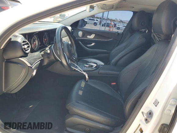 2019 Mercedes-Benz E 300 z VIN WDDZF4JBXKA529715, wystawiony jako Copart lot #56914325 z przebiegiem 71 343 mil mil oraz Szkoda całkowita • Salvage title. Historia ofert i sprzedaży dostępna na DreamBid. Obrazek 7.
