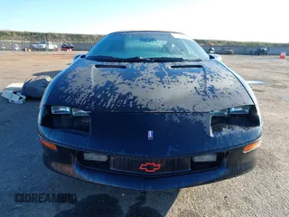 1996 Chevrolet Camaro Z28 z VIN 2G1FP32PXT2166409, wystawiony jako IAAI lot #41264761 z przebiegiem 143 820 mil mil oraz . Historia ofert i sprzedaży dostępna na DreamBid. Obrazek 12.