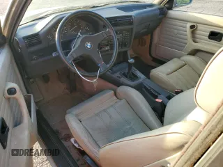 1987 BMW 3 Series z VIN WBAAA1301H2322047, wystawiony jako Copart lot #79020694 z przebiegiem 109 092 mil mil oraz Nie do naprawy • Non repairable. Historia ofert i sprzedaży dostępna na DreamBid. Obrazek 8.