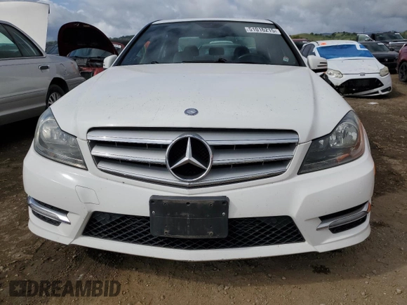 2013 Mercedes-Benz C 250 Sport с VIN WDDGF4HB7DA741925, выставлен на аукционе Copart как лот 51016215 с пробегом 104 059 миль миль и Списание • Salvage title. История ставок и продаж доступна на DreamBid. Изображение 5.