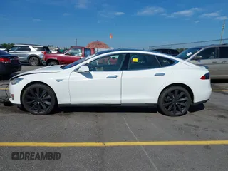 2013 Tesla Model S Performance с VIN 5YJSA1CP1DFP06681, выставлен на аукционе IAAI как лот 42438892 с пробегом 108 926 миль миль и . История ставок и продаж доступна на DreamBid. Изображение 14.