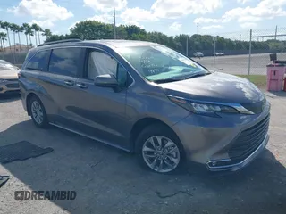 2024 Toyota Sienna XLE with VIN 5TDJRKEC9RS224497, listed as a IAAI auction lot 41586398 with 8,935 mi miles. Bid and sale history available at carsss.com. Image 1.