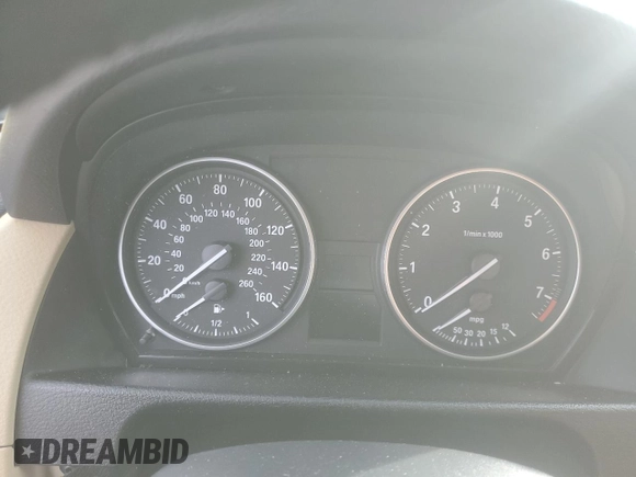 2015 BMW X1 sDrive28i with VIN WBAVM1C50FV498720, listed as a Copart auction lot 80381264 with 0 mi miles and Salvage Title. Bid and sale history available at carsss.com. Image 9.