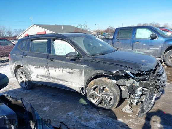 2024 Volkswagen Tiguan SE R-Line Black with VIN 3VV8B7AX3RM158006, listed as a IAAI auction lot 41416903 with 1,735 mi miles and . Bid and sale history available at DreamBid. Image 12.