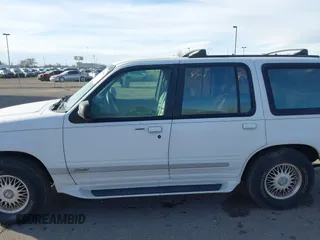 1995 Ford Explorer Eddie Bauer z VIN 1FMDU34X4SZB10719, wystawiony jako IAAI lot #41808364 z przebiegiem 140 085 mil mil oraz . Historia ofert i sprzedaży dostępna na DreamBid. Obrazek 6.