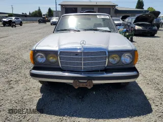 1981 Mercedes-Benz 300 D с VIN WDBAB30A3BB224152, выставлен на аукционе Copart как лот 60512855 с пробегом 201 720 миль миль и Чистый • Clean title. История ставок и продаж доступна на DreamBid. Изображение 5.