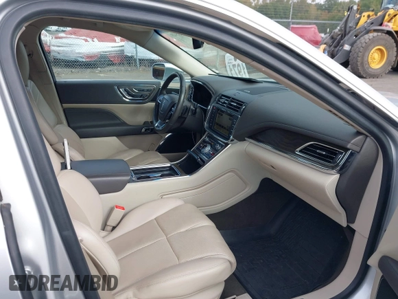 2019 Lincoln Continental Select with VIN 1LN6L9TK2K5606176, listed as a IAAI auction lot 40445548 with 32,327 mi miles. Bid and sale history available at carsss.com. Image 5.