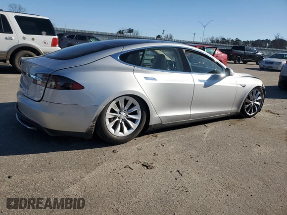 2013 Tesla Model S z VIN 5YJSA1DNXDFP04134, wystawiony jako Copart lot #87444944 z przebiegiem Nie podano mil oraz Czysty tytuł • Clean title. Historia ofert i sprzedaży dostępna na DreamBid. Obrazek 3.