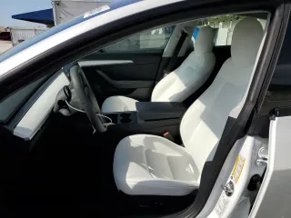2023 Tesla Model 3 z VIN 5YJ3E1EAXPF422956, wystawiony jako Copart lot #52500285 z przebiegiem 24 082 mil mil oraz Nie do naprawy • Non repairable. Historia ofert i sprzedaży dostępna na DreamBid. Obrazek 7.