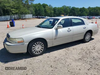 2005 Lincoln Town Car Signature Limited z VIN 1LNHM82W25Y637483, wystawiony jako Copart lot #55955475 z przebiegiem 1 346 114 mil mil oraz Tytuł czysty. Historia ofert i sprzedaży dostępna na DreamBid. Obrazek 1.