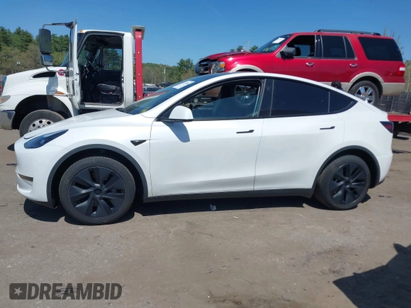 2024 Tesla Model Y с VIN 7SAYGDED8RF211112, выставлен на аукционе IAAI как лот 42176000 с пробегом 16 677 миль миль и . История ставок и продаж доступна на DreamBid. Изображение 14.