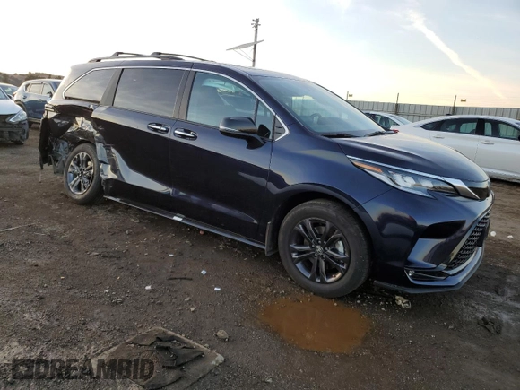 2024 Toyota Sienna LE with VIN 5TDCSKFC8RS146435, listed as a Copart auction lot 80728604 with 2,594 mi miles and Salvage Title. Bid and sale history available at carsss.com. Image 4.