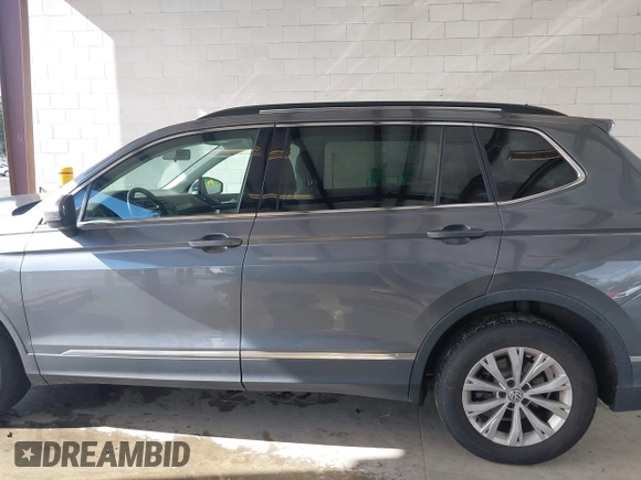2018 Volkswagen Tiguan SEL with VIN 3VV3B7AX6JM054849, listed as a IAAI auction lot 42303112 with 87,574 mi miles and . Bid and sale history available at DreamBid. Image 14.