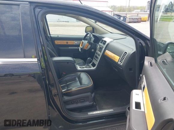 2009 Lincoln MKX with VIN 2LMDU88CX9BJ02744, listed as a IAAI auction lot 42119606 with 177,852 mi miles. Bid and sale history available at carsss.com. Image 5.