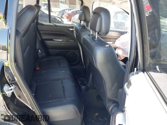 2016 Jeep Compass Latitude with VIN 1C4NJDEB5GD753210, listed as a IAAI auction lot 40530185 with 87,045 mi miles. Bid and sale history available at carsss.com. Image 8.
