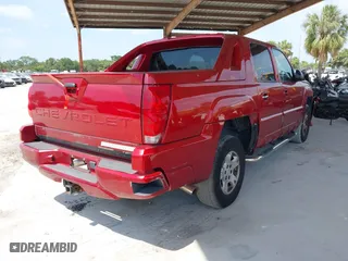 2003 Chevrolet Avalanche with VIN 3GNEK13T33G108258, listed as a IAAI auction lot 42110289 with 135,802 mi miles. Bid and sale history available at carsss.com. Image 4.