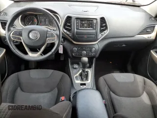 2017 Jeep Cherokee Latitude z VIN 1C4PJMCB0HW621263, wystawiony jako Copart lot #61796305 z przebiegiem 101 991 mil mil oraz Szkoda całkowita • Salvage title. Historia ofert i sprzedaży dostępna na DreamBid. Obrazek 8.