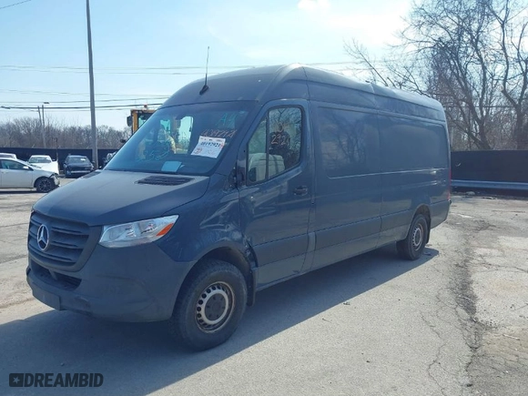 2019 Mercedes-Benz Sprinter Cargo Van with VIN WD4PF1CD6KP140250, listed as a IAAI auction lot 40192921 with 85,972 mi miles. Bid and sale history available at carsss.com. Image 2.