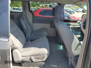 2010 Chrysler Town & Country Touring z VIN 2A4RR5D11AR301021, wystawiony jako Copart lot #61677465 z przebiegiem 173 211 mil mil oraz Czysty tytuł • Clean title. Historia ofert i sprzedaży dostępna na DreamBid. Obrazek 11.