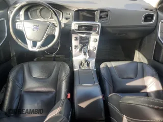 2017 Volvo S60 Dynamic z VIN YV126MFLXH2432069, wystawiony jako Copart lot #56338545 z przebiegiem 180 954 mil mil oraz Tytuł czysty. Historia ofert i sprzedaży dostępna na DreamBid. Obrazek 8.