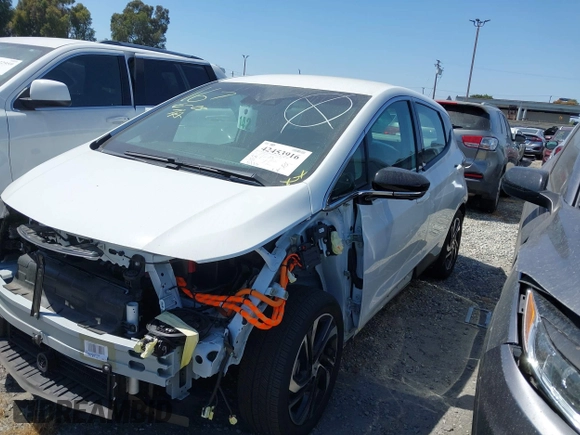 2023 Chevrolet Bolt EV 2LT z VIN 1G1FX6S07P4198027, wystawiony jako IAAI lot #42453916 z przebiegiem 5 133 mil mil oraz . Historia ofert i sprzedaży dostępna na DreamBid. Obrazek 2.