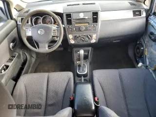 2009 Nissan Versa SL z VIN 3N1BC13E39L395999, wystawiony jako Copart lot #50225605 z przebiegiem 183 206 mil mil oraz Szkoda całkowita • Salvage title. Historia ofert i sprzedaży dostępna na DreamBid. Obrazek 8.