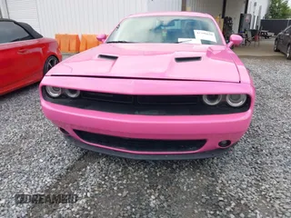 2018 Dodge Challenger SXT z VIN 2C3CDZAG8JH310769, wystawiony jako IAAI lot #42398650 z przebiegiem 136 012 mil mil oraz . Historia ofert i sprzedaży dostępna na DreamBid. Obrazek 12.