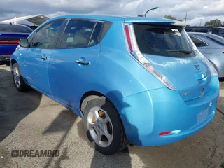 2011 Nissan LEAF SL-e with VIN JN1AZ0CPXBT007951, listed as a IAAI auction lot 41529439 with 123,737 mi miles. Bid and sale history available at carsss.com. Image 3.