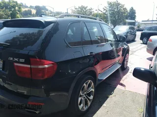 2007 BMW X5 4.8i z VIN 4USFE83507LY66575, wystawiony jako IAAI lot #42317099 z przebiegiem 142 356 mil mil oraz . Historia ofert i sprzedaży dostępna na DreamBid. Obrazek 4.