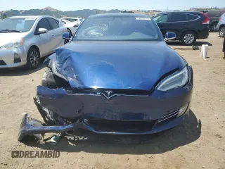 2018 Tesla Model S 75D with VIN 5YJSA1E25JF249743, listed as a Copart auction lot 59636235 with 101,275 mi miles and Salvage title. Bid and sale history available at DreamBid. Image 5.