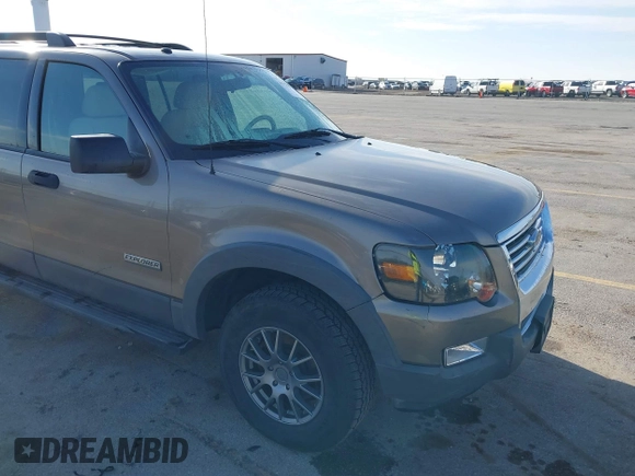 2006 Ford Explorer XLT with VIN 1FMEU73E66UB73562, listed as a IAAI auction lot 41923362 with 157,899 mi miles. Bid and sale history available at carsss.com. Image 13.