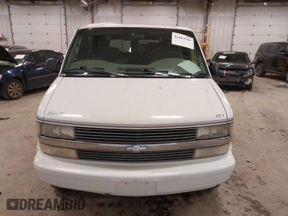 1998 Chevrolet Astro Cargo Van YF7 Upfitter with VIN 1GBDM19W1WB121821, listed as a IAAI auction lot 41463704 with 141,724 mi miles. Bid and sale history available at carsss.com. Image 12.