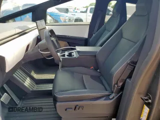 2024 Tesla Cybertruck z VIN 7G2CEHED3RA021099, wystawiony jako Copart lot #57416365 z przebiegiem 4 880 mil mil oraz Szkoda całkowita • Salvage title. Historia ofert i sprzedaży dostępna na DreamBid. Obrazek 7.